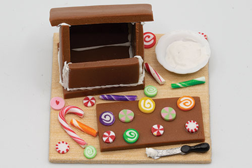 LA110 - Gingerbread House in the Making